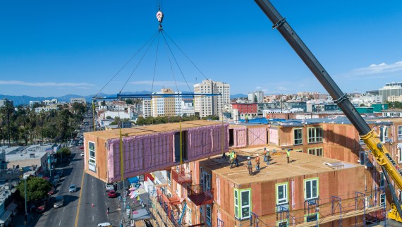 Prefabrikkerte byggeprosjekter skaper rimelige boarealer i bysentre. (© Geberit)